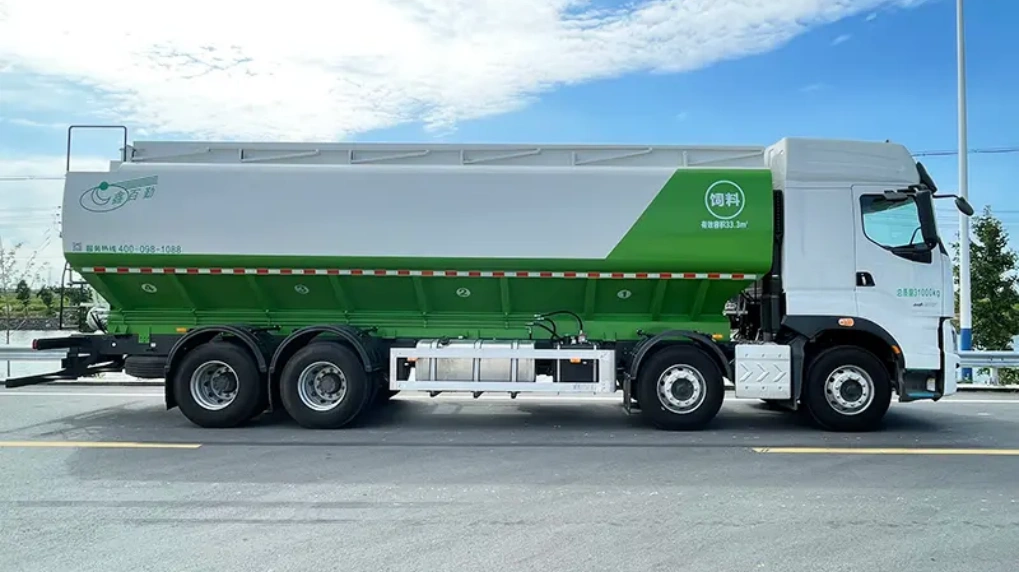 hydraulic-screw-conveyor-bulk-feed-truck-1_1