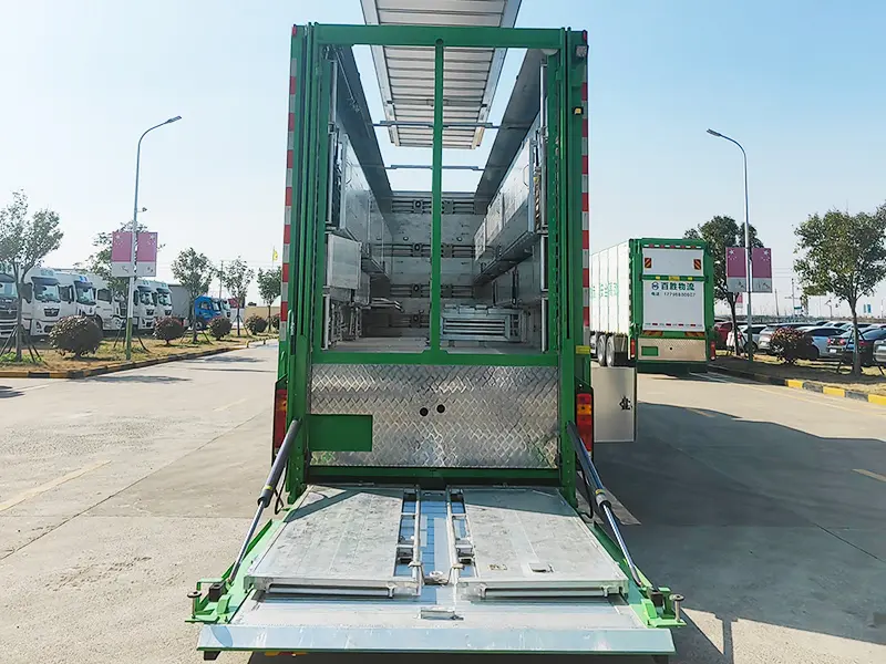 Livestock-(Pig)-Transport-Truck (1)